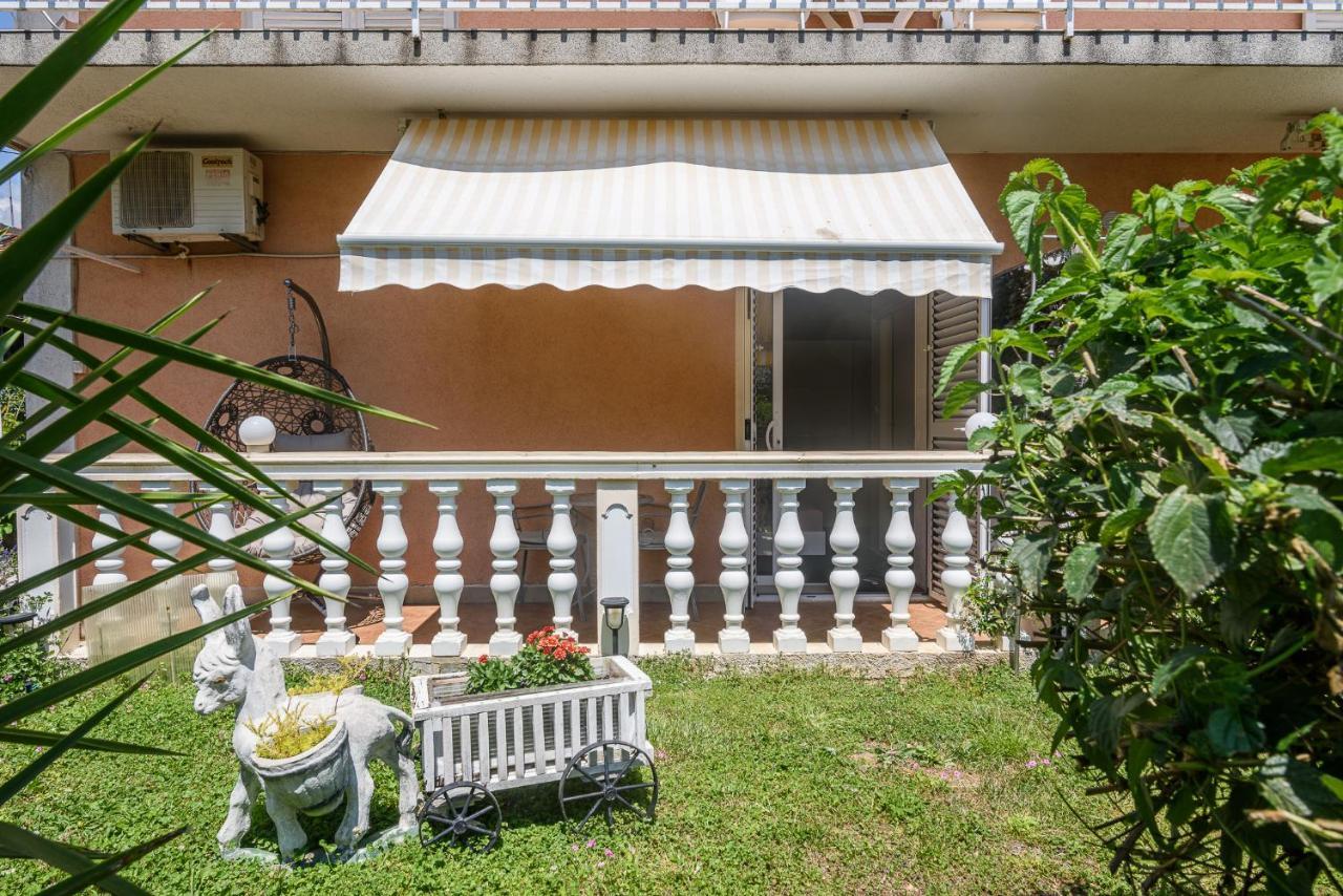 Vikeli Apartment Trogir Exterior photo
