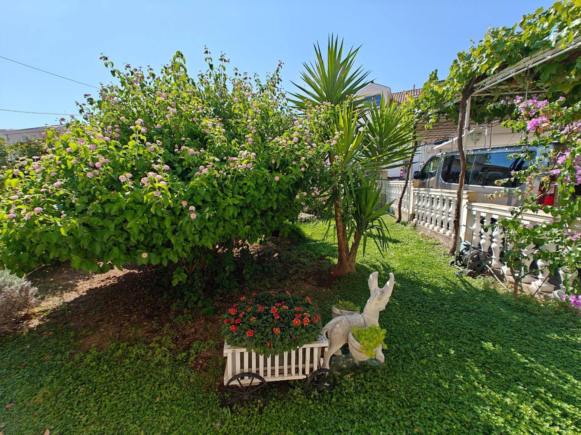 Vikeli Apartment Trogir Exterior photo